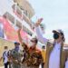 Menteri Koordinator Bidang Perekonomian Airlangga Hartarto saat menyapa pasien COVID-19 yang dirawat di Isolasi Terpusat Terapung KM Tidar di Pelabuhan Jayapura, Papua, Sabtu (4/9/2021). (MASAPNEWS/ANT/HO-Kemenko Perekonomian)