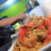 Ilustrasi: Juru masak mempersiapkan mie kepiting khas Aceh pesanan pembeli di Desa Suak Timah, Kecamatan Samatiga, Aceh Barat, Aceh, Minggu (1/11/2020). Kuliner mie kepiting khas Aceh tersebut dijual Rp35.000 sampai Rp100.000 per porsi. (MASAPNEWS/ANT/Syifa Yulinnas)