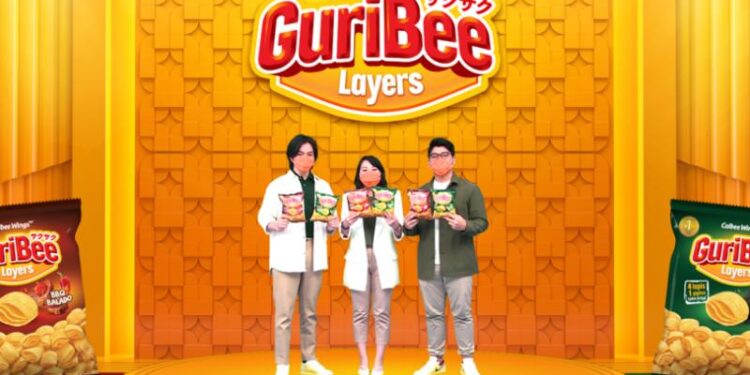 Angga Yunanda, Brand Ambassador Guribee Layers (kiri) bersama Lindawaty Lauw, Head of Marketing PT Calbee Wings Food (tengah) dan Haikal Reihan, Brand Marketing Guribee Layers (kanan) dalam konferensi pers virtual Guribee Layers. (MASAPNEWS/ANT/HO/Calbee Wings)
