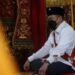 Ketua DPD RI saat prosesi adat Angkon Muakhi di Gedung Dalom Kepaksian Pernong, Istana Adat Kerajaan Sekala Brak, Lampung Barat, Selasa (7/9/2021) (MASAPNEWS/ANT/HO)