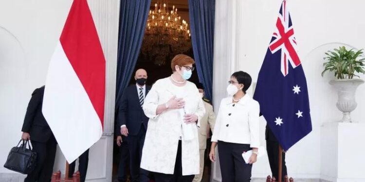 Menteri Luar Negeri Australia Marise Payne (kiri) berbincang dengan Menlu Retno Marsudi usai pertemuan menlu dan menhan Indonesia-Australia di Jakarta, Kamis (9/9/2021). (MASAPNEWS/ANT/HO-Kemlu RI)