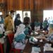 Bupati Lamandau H Hendra Lesmana saat memantau sekaligus mencanangkan pelaksanaan vaksinasi Covid-19 untuk pelajar di SMAN-1 Bulik, kemarin.