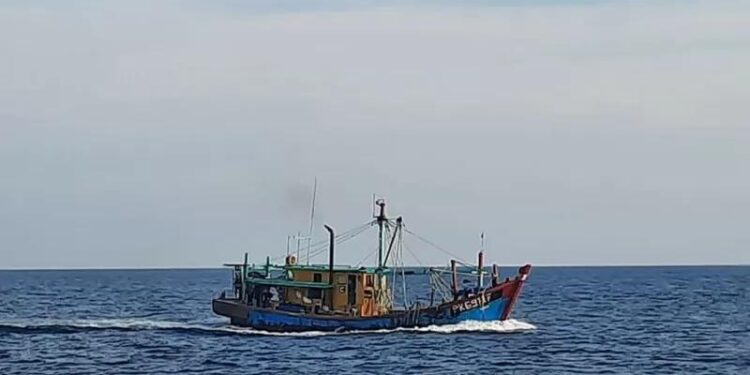 Kapal ikan asing berbendera Malaysia yang ditangkap petugas KKP. (MASAPNEWS/ANT/HO-KKP)