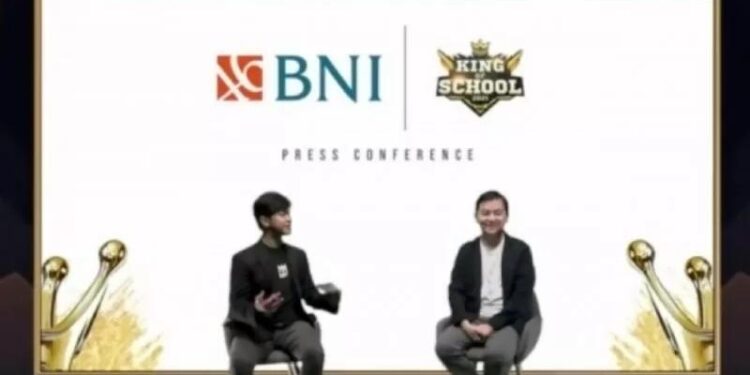 CEO RRQ Andrian Pauline Husen (kiri) menjelaskan tentang turnamen King of School dalam konferensi pers virtual, Minggu (12/9/2021). (MASAPNEWS/ANT/Tangkapan layar)