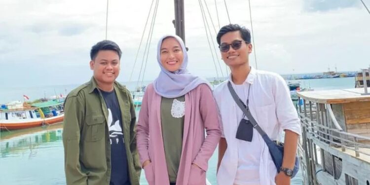 Para pendiri dan penggagas sailing phinisi yang menghadirkan pelayaran dengan perahu phinisi di kawasan pantai dan pulau-pulau di Kabupaten Bulukumba, Sulsel. (MASAPNEWS/HO/Sailing Phinisi)