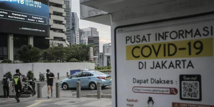 Warga berolahraga di kawasan Jalan Jenderal Sudirman, Jakarta, Senin (13/9/2021). Pemerintah memutuskan untuk terus melanjutkan Pemberlakuan Pembatasan Kegiatan Masyarakat (PPKM) Level 2-4 di Jawa-Bali hingga 20 September 2021 untuk menekan penyebaran COVID-19. (MASAPNEWS/ANT)