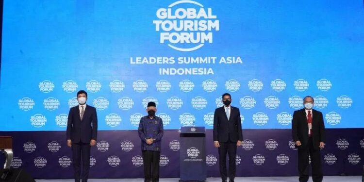 Wakil Presiden Ma'ruf Amin dan Menteri Pariwisata dan Ekonomi Kreatif Sandiaga Uno di Hottel Raffles Jakarta, Rabu (15/9/2021). (MASAPNEWS/ANT/HO-Asdep KIP Setwapres)