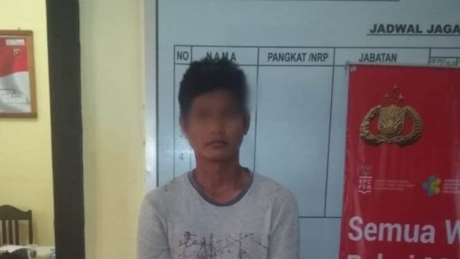 RY (37) diamankan polisi karena diduga mencuri dua unit sepeda motor. (Foto : Polsek Sepang)
