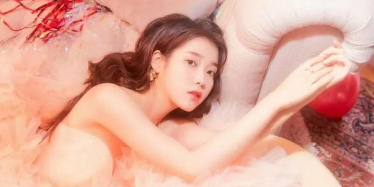 Penyanyi solo IU atau Lee Ji Eun. (MASAPNEWS/HO/instagram @dlwlrma)