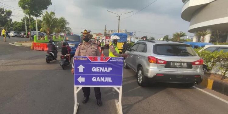 Pemkab Cianjur, Jawa Barat, mendukung penerapan ganjil genap secara permanen di jalur Puncak, sebagai upaya pemulihan perekonomian seiring tingginya angka kunjungan. (MASAPNEWS/ANT)