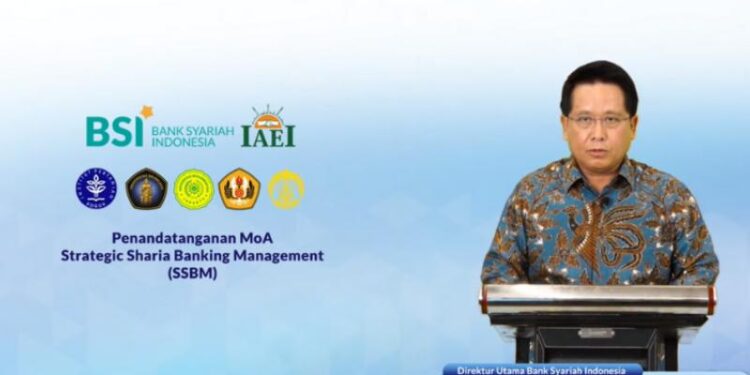 Direktur Utama Bank Syariah Indonesia (BSI) Hery Gunardi dalam acara Penandatanganan MoA Program Strategic Sharia Banking Management (SSBM) secara daring di Jakarta, Rabu (22/9/2021). (MASAPNEWS/ANT)
