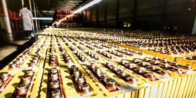 Ilustrasi - Produksi baterai lithium untuk mobil listrik ramah lingkungan. (MASAPNEWS/ANT/Shutterstock)