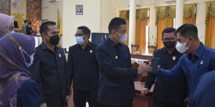Wabup Lamandau Riko Porwanto, S.STP usai menghadiri sidang Paripurna 4 masa sidang I DPRD tahun 2021/2022