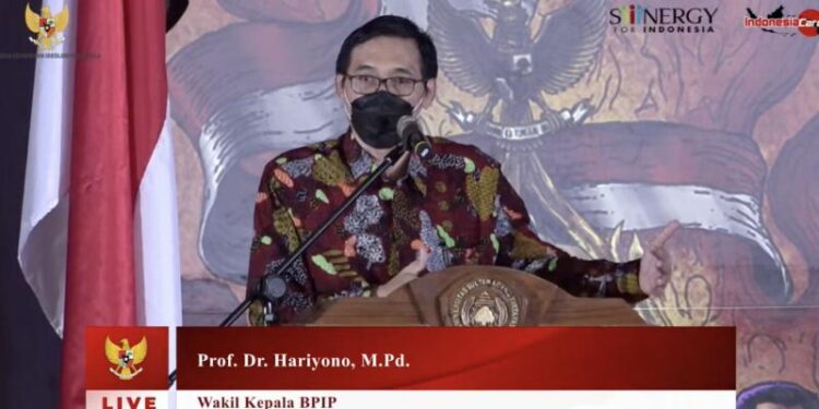 Wakil Kepala Badan Pembinaan Ideologi Pancasila Hariyono memberi sambutan dalam acara “Bedah Musik Kebangsaan: Sosialisasi Nilai-Nilai Pancasila Lewat Musik” yang dikutip dari kanal YouTube BPIP RI, Jumat (24/9/2021). (MASAPNEWS/ANT/Tangkapan layar)