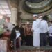 Presiden PKS Ahmad Syaikhu didampingi pengurus PKS Jatim saat berziarah ke makam Syaikhona Muhammad Kholil di Bangkalan di sela kunjungannya ke sejumlah kabupaten di Madura, Minggu (26/9/2021). (MASAPNEWS/ANT/HO-Humas PKS Jatim)