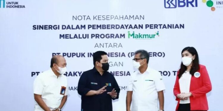 Penandatanganan nota kesepahaman penguatan kerja sama antara BRI dan Pupuk Indonesia di Jakarta, Kamis (30/9/2021). (ANT/HUMAS BRI)