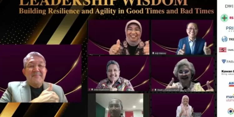 Pemimpin Redaksi SWA Group Kemal E Gani bersama para pembicara pada webinar “Leadership Wisdom: Building Resilience and Agility in Good Times dan Bad Times” di Jakarta, Rabu. (MASAPNEWS/ANT/HO/SWA)