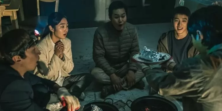 Salah satu adegan dalam film "Sinkhole" (Instagram.com/showbox.movie)