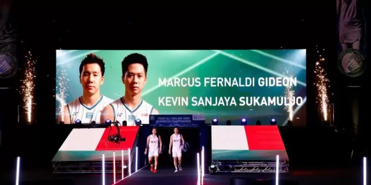 Arsip - Pebulu tangkis ganda putra Indonesia Marcus Fernaldi Gideon dan Kevin Sanjaya Sukamuljo menuju arena pertandingan laga final All England melawan ganda Jepang Yuta Watanabe dan Hiroyuki Endo di Arena Birmingham, Inggris, Minggu (15/3/2020). (MASAPNEWS/ANT/Action Images via Reuters)
