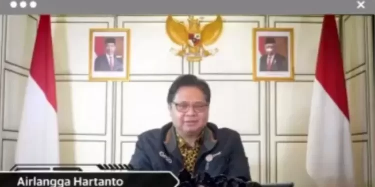 Menteri Koordinator Bidang Perekonomian Airlangga Hartarto menyampaikan paparan dalam jumpa pers pengumuman kerja sama strategis Grab Indonesia dengan Emtek Group yang digelar virtual, Senin (26/7/2021). (MASAPNEWS/ANT/Tangkapan layar)