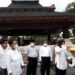 Menteri Sosial Tri Rismaharini di lokasi makam presiden pertama Indonesia, Soekarno, di Kelurahan Bendogerit, Kecamatan Sanan Wetan, Kota Blitar, Jawa Timur, Sabtu (23/10/2021). Mensos menegaskan pemerintah pusat akan membantu pemerintah daerah di Blitar, dalam perawatan di area makam Bung Karno agar lebih baik. (ANT)