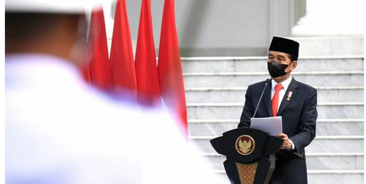 Presiden Joko Widodo mengapresiasi peran besar Tentara Nasional Indonesia (TNI) dalam keberhasilan penanganan pandemi Covid-19 di Indonesia, dalam amanatnya selaku Inspektur Upacara pada upacara peringatan ke-76 Hari TNI di halaman Istana Merdeka, Jakarta, pada Selasa (5/10/2021). ANT/IST