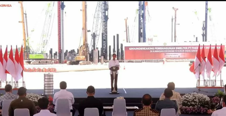 Tangkapan Layar - Presiden RI Joko Widodo saat “groundbreaking” smelter tembaga PT Freeport Indonesia di Kawasan Ekonomi Khusus Gresik, Kabupaten Gresik, Jawa Timur, Selasa (12/10/2021). ANT/IST Sekretariat Presiden/pri.