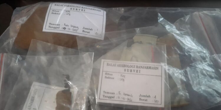 Berbagai artefak yang ditemukan saat Balai Arkeologi Kalsel melakukan penelitian di Puruk Amai Rawang, Desa Upon Batu, Kecamatan Tewah, Kabupaten Gumas. (MASAPNEWS/GCM)
