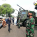 Presiden Joko Widodo beserta Ibu Negara Iriana Joko Widodo dan Wakil Presiden Ma'ruf Amin beserta Ibu Wury Ma'ruf Amin meninjau pameran alutsista di jalan sekitar Istana Kepresidenan, Jakarta, Selasa (5/10/2021). (ANT/IST)