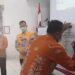 Bupati Gumas Jaya S Monong menyaksikan Camat Rungan Osner Sagala menandatangani komitmen bersama dalam mendukung pembentukan Forum Anak dan langkah-langkah pengembangan Forum Anak Daerah tingkat kecamatan, di Kuala Kurun, Kamis (21/10/2021). (MASAPNEWS/GCM)