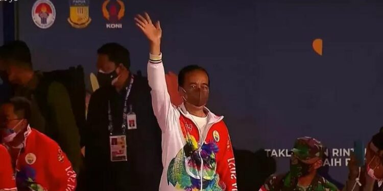 Tangkapan layar Presiden Jokowi menghadiri pembukaan Pekan Olahraga Nasional (PON) XX Papua 2021, di Stadion Lukas Enembe, Kabupaten Jayapura, Sabtu (2/10/2021). (MASAPNEWS/ANT)