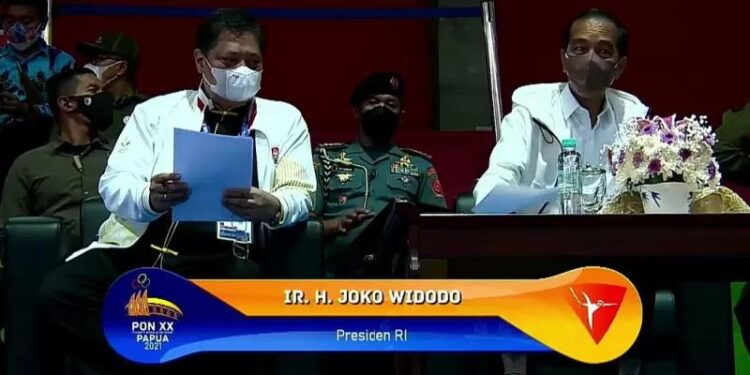 Presiden Joko Widodo menyaksikan laga wushu di PON XX Papua Klaster Merauke di GOR Futsal KONI Merauke, Papua, Minggu (3/10/2021). (MASAPNEWS/ANT/Tangkapan layar)