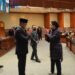 Ketua DPR RI Puan Maharani (kanan) memberikan ucapan selamat kepada Lodewijk Paulus usai dilantik sebagai Wakil Ketua DPR RI, di Kompleks Parlemen, Jakarta, Kamis. (MASAPNEWS/ANT/HO-DPR RI)