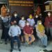 Kepala Disbudpar Kabupaten Gumas Eigh Manto dan jajaran berfoto bersama Tim Peneliti dari Balai Arkeologi Kalsel, di kantor Disbudpar setempat, Rabu (6/10/2021). (MASAPNEWS/GCM)