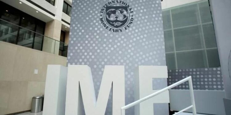 Foto Dokumen: Logo Dana Moneter Internasional terlihat di dalam kantor pusat pada akhir pertemuan tahunan IMF/Bank Dunia di Washington, AS, 9 Oktober 2016. (MASAPNEWS/ANT/REUTERS)