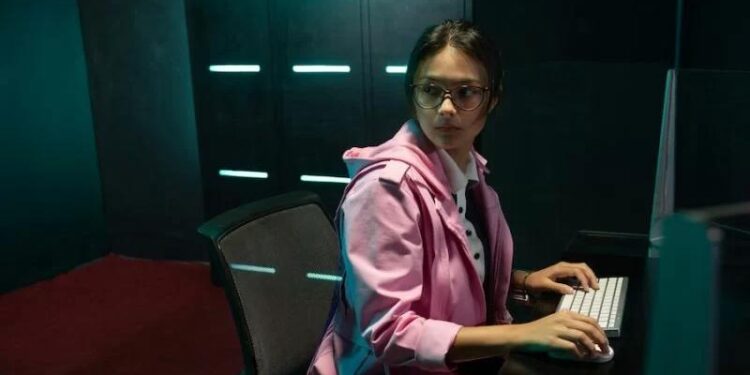 Amanda Rawles sebagai Salina di "A World Without" (ERIEK N JURAGAN/NETFLIX)