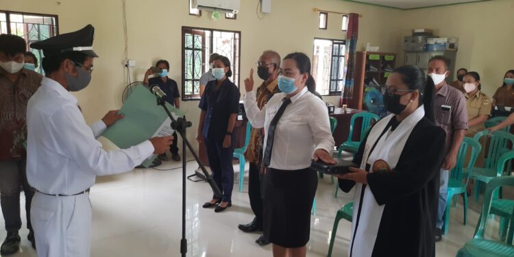 Suasana pelantikan kasi pemerintahan di Kepala Desa Tanjung Riu, Kecamatan Kurun, Kabupaten Gunung Mas