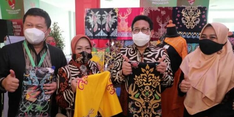 SAMARINDA - Menteri Desa, PDT dan Transmigrasi Abdul Halim Iskandar menghadiri dan memberikan sambutan Launching Gernas Bangga Buatan Indonesia di Samarinda Convention Hall, pada Selasa (12/10/2021). (MASAPNEWS/ANT/HO-Kemendes PDTT)