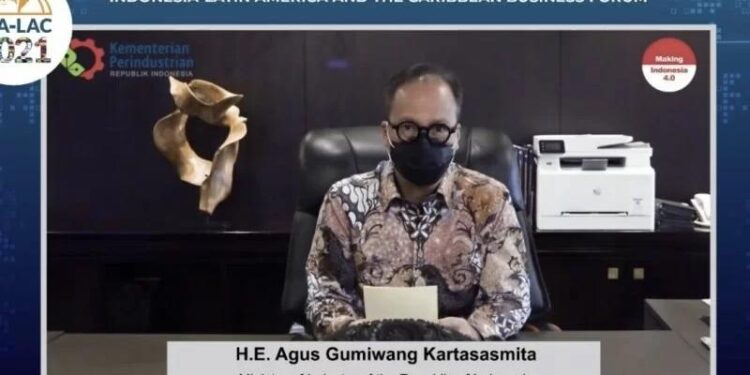 Menteri Perindustrian Agus Gumiwang Kartasasmita menyampaikan sambutannya pada Forum Bisnis Indonesia dengan Amerika Latin dan Karibia (INA-LAC) 2021) secara virtual di Jakarta, Kamis (14/10) malam. Agus menyatakan bahwa Pemerintah Indonesia siap untuk kembali menggali potensi kerja sama bisnis dengan negara-negara tersebut pascapandemi. (MASAPNEWS/ANT)