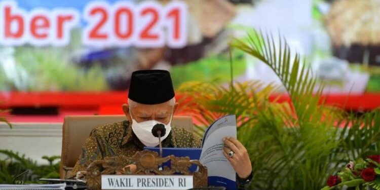 Wakil Presiden Ma'ruf Amin memimpin rapat koordinasi penanggulangan kemiskinan ekstrem di Kupang, Nusa Tenggara Timur, Minggu (17/10/2021). (MASAPNEWS/ANT/HO-Setwapres)