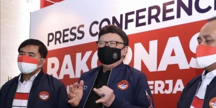 Menteri Pendayagunaan Aparatur Negara dan Reformasi Birokrasi (Menpan RB) Tjahjo Kumolo (tengah). (MASAPNEWS/ANT/HO-Humas Menpan RB)