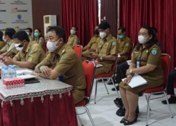 Kepala OPD terkait saat menghadiri rapat expose laporan antara kajian risiko bencana dan rencana penanggulangannya diaula Setda setempat, Senin (18/10/2021).