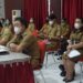 Kepala OPD terkait saat menghadiri rapat expose laporan antara kajian risiko bencana dan rencana penanggulangannya diaula Setda setempat, Senin (18/10/2021).