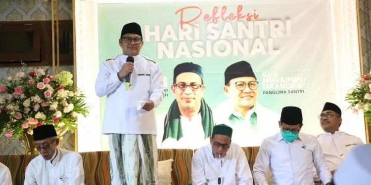 Wakil Ketua DPR RI yang juga Ketua Umum PKB Abdul Muhaimin Iskandar pada "Refleksi Hari Santri Nasional" di kediaman Habib Umar Al Muthohar Pengasuh Pondok Pesantren Al Madinah Cepoko, Kecamatan Gunungpati, Semarang, Jawa Tengah, Rabu (20/10/2021). (MASAPNEWS/HO-DPW PKB Jateng)