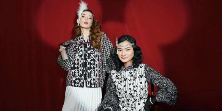 Koleksi "Dazzling Disney" dari Nona Rara Batik padukan Mickey Mouse dan batik (MASAPNEWS/HO)