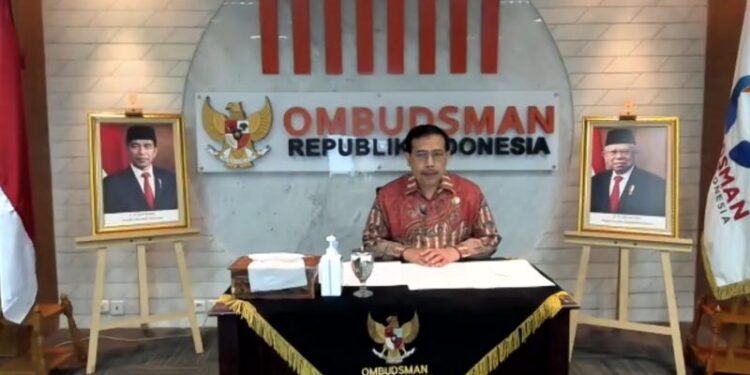 Ketua Ombudsman Republik Indonesia Mokhammad Najih memberi pengantar diskusi dalam diskusi publik bertajuk “Refleksi 13 Tahun UU No. 37 Tahun 2008 tentang Ombudsman RI dalam Meningkatkan Kualitas Pelayanan Publik” yang disiarkan secara langsung di kanal YouTube Ombudsman RI, Kamis (21/10/2021). (MASAPNEWS/ANT/Tangkapan layar)