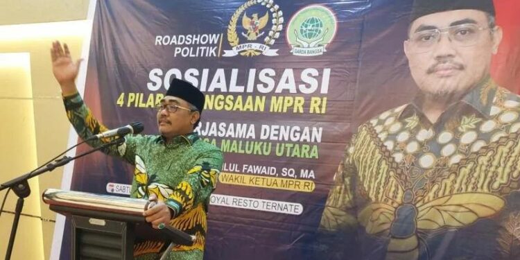 Wakil Ketua MPR RI Jazilul Fawaid saat melakukan sosialisasi empat pilar kebangsaan bekerjasama dengan DKW Garda Bangsa Maluku Utara di Kota Ternate, Sabtu (23/10). (MASAPNEWS/ANT/HO-Humas MPR)