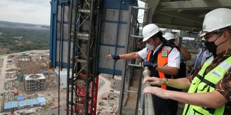 Proyek PLTU Sumsel 8 di Desa Tanjung Lalang, Kecamatan Tanjung Agung, Kabupaten Muara Enim, Sumatera Selatan, saat ditinjau Gubernur Sumsel Herman Deru pada Maret 2021. (MASAPNEWS/ANT/HO-Pemprov Sumsel)