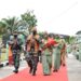 Danrem 102/Pjg Brigjen TNI Yudianto Putrajaya, SE, MM beserta istri dan rombongan disambut dengan upacara adat di Makodim 1017/Lmd, Selasa (26/10/2021).