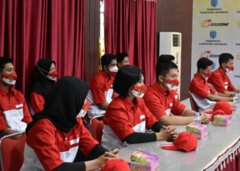 Puluhan peserta dari Kabupaten Lamandau mengikuti pelepasan dalam rangka mengikuti peringatan Sumpah Pemuda dan IBAB tingkat Kalteng ke-93 di Kabupaten Seruyan.